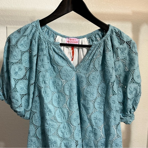 Never a Wallflower Gathered V-Neck Top Beryl Blue Eyelet Size XS - Picture 3 of 12